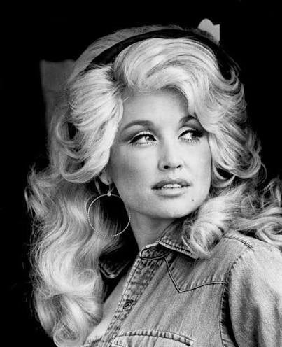 At 80, Dolly Parton still wasn’t finished. - ESTETIKA