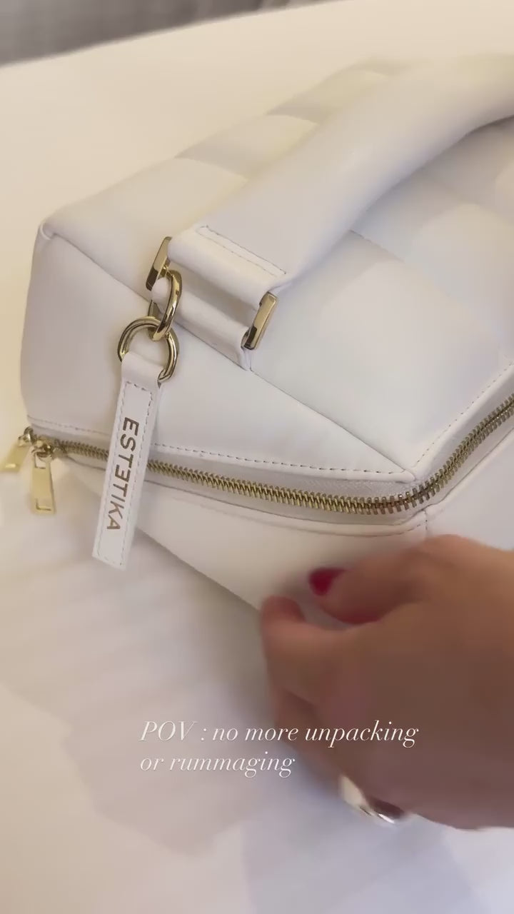 This level of unpacking every trip ✈️ 
more time to get to the bar, pool or shopping 🛍️

#makeupbag #unpacking #pack #luxurylifestyle #estetika